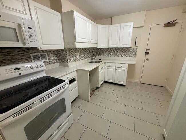 Photo - 16 Monmouth Ct