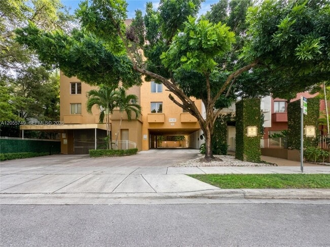 Building Photo - 2630 SW 28th St Unit 44