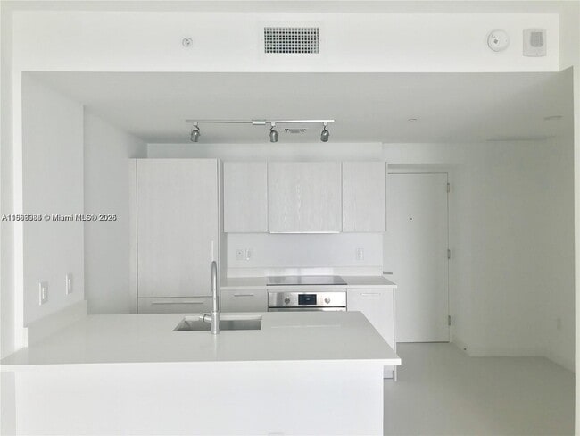 Building Photo - 501 NE 31st St Unit 1404 Rental