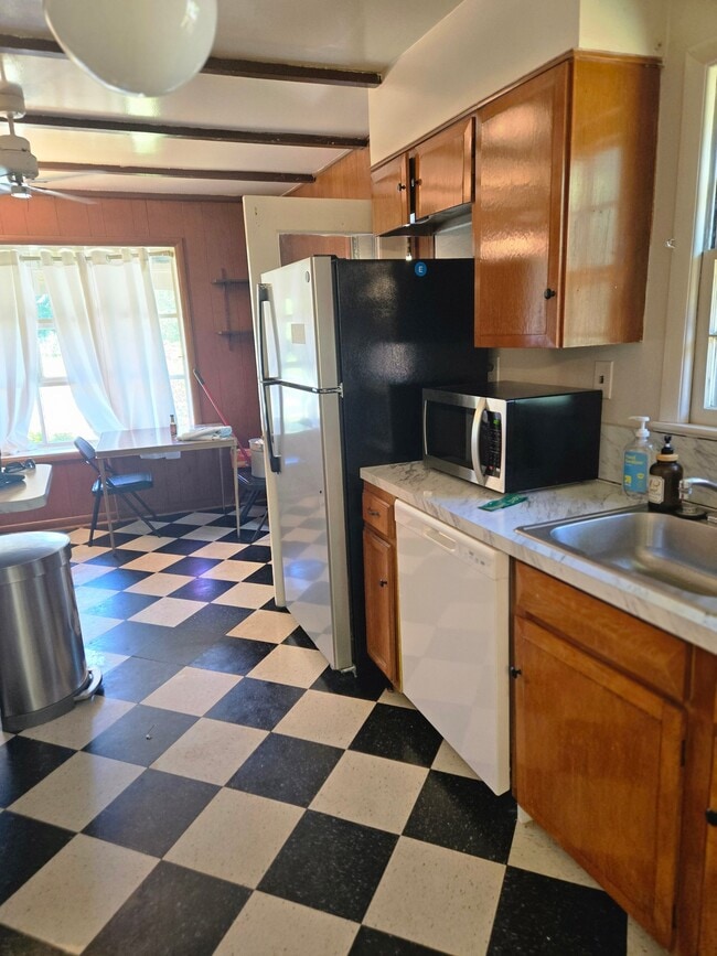 Photo - 1112 Dunoon Rd