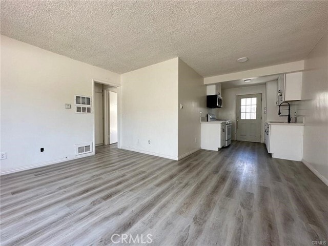 Building Photo - 701 S Garfield Ave Rental