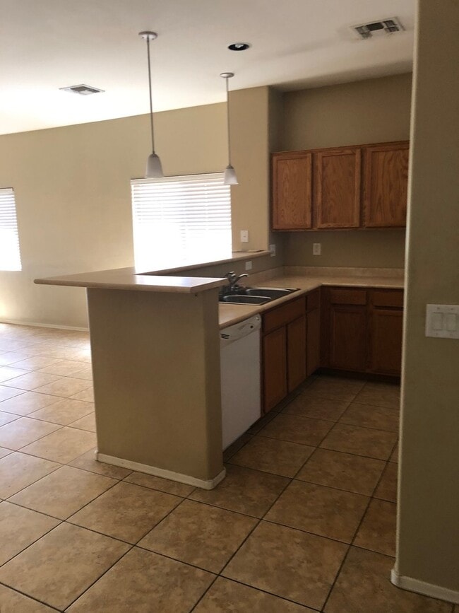 Photo - Beautiful Single-Level 3 Bedroom, 2 Bathroom Home in Maricopa