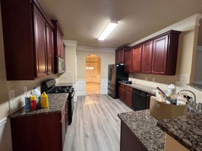 Photo - 656 Warwick Dr