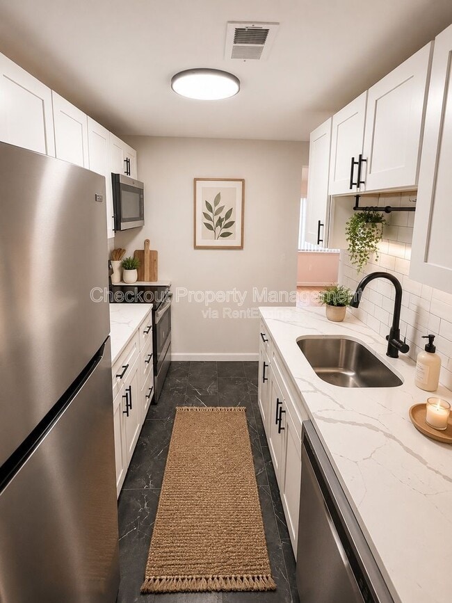 Building Photo - 5535 Pershing Ave Unit 11
