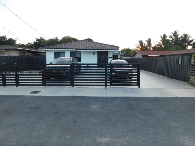 Building Photo - 330 NW 43rd Pl Unit 332