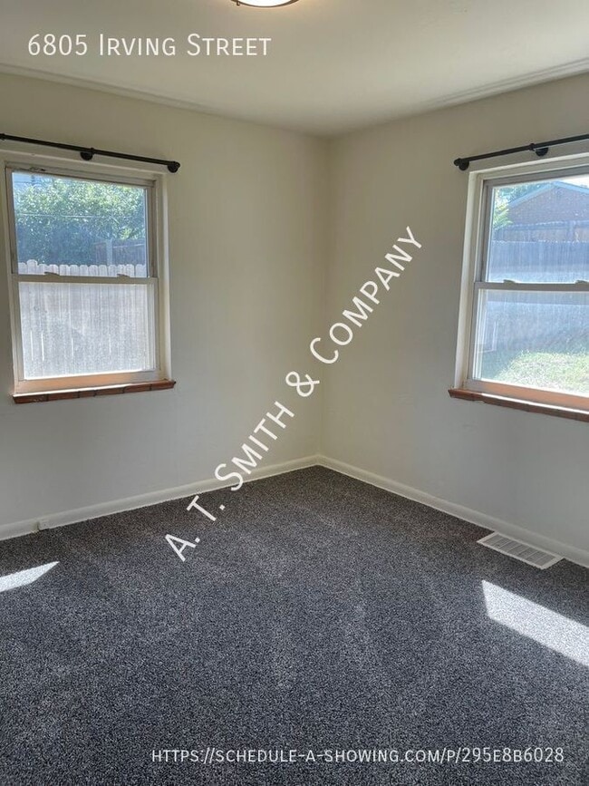 Photo - 6805 Irving St