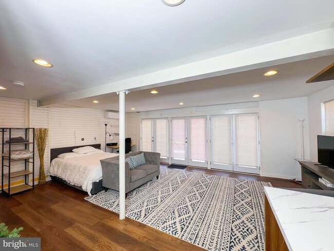 Photo - 9300 Colesville Rd