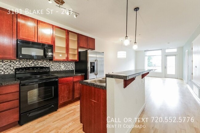 Photo - 3101 Blake St