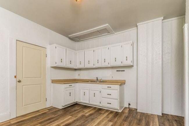 Photo - 215-217 Warren Dr.