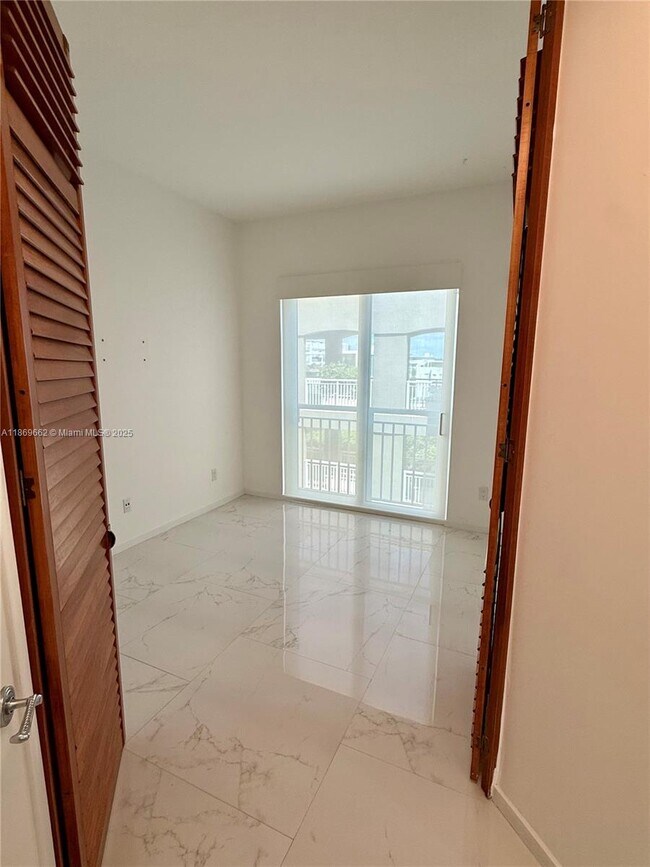 Photo - 140 Meridian Ave