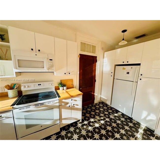 Photo - 3224 Biscayne Blvd