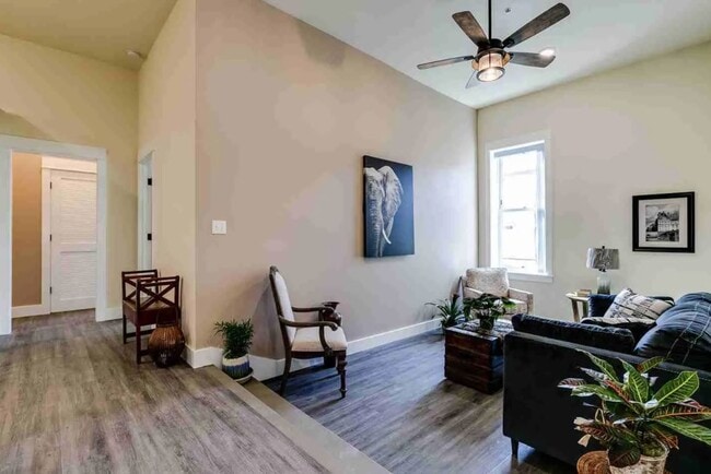 Photo - 607 E Main St Unidad 206