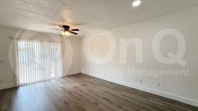 2827 E Le Marche Ave