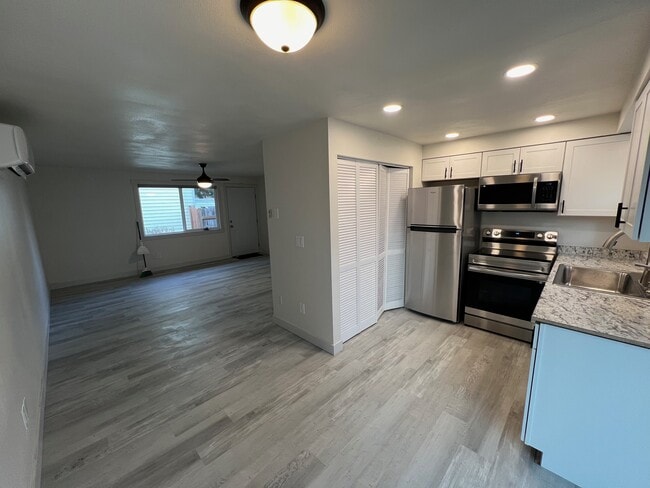 Building Photo - 7322 N Albina Ave Unit 7320 Rental
