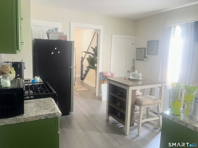 Photo - 233 Valley St