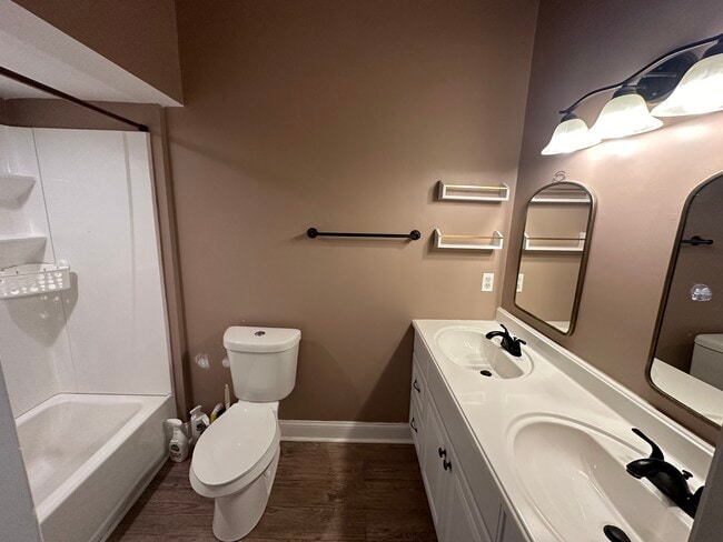 Photo - 600 W Mountain St