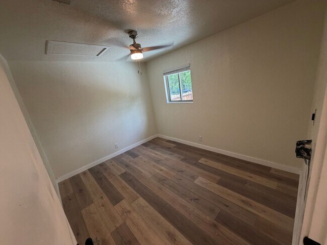 Photo - 2047 W Laurel St Unidad 2