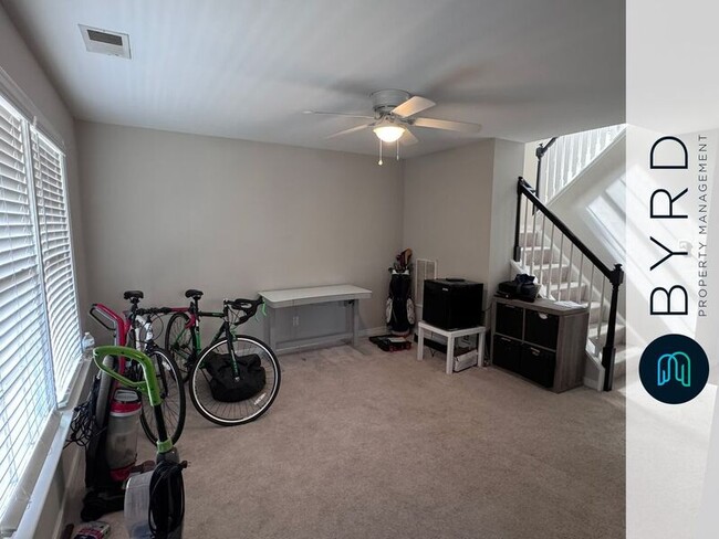 Photo - 115 E 14th St