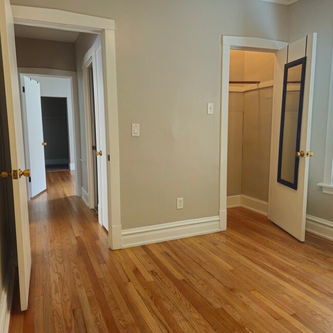 Photo - 4949 W Melrose St Unit 1st fl