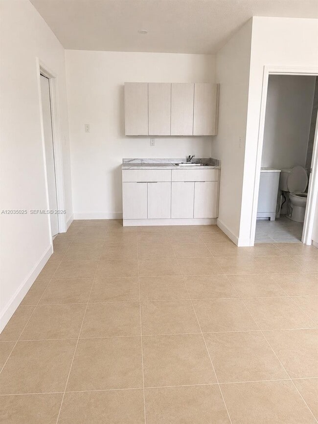 Building Photo - 11931 SW 132nd Ave Unit Efficiency