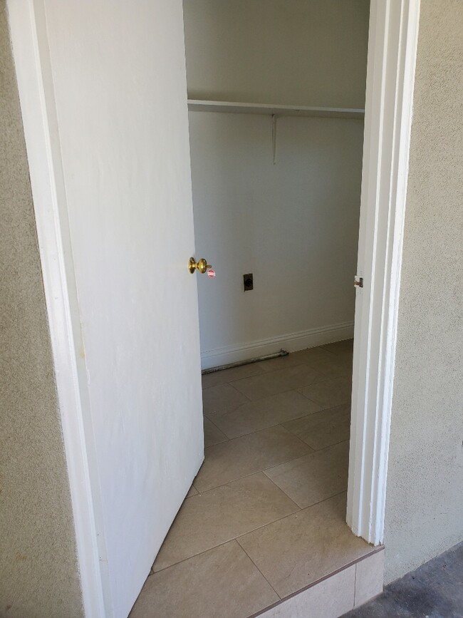Building Photo - 2548 S Watson St Rental