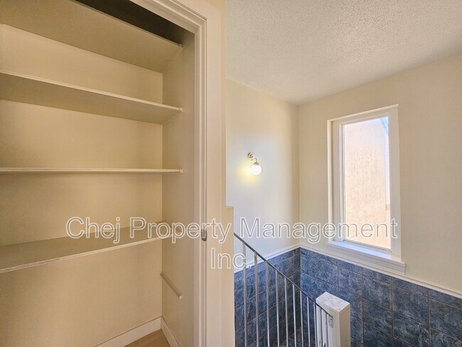 Photo - 140 Royal Terrace NW