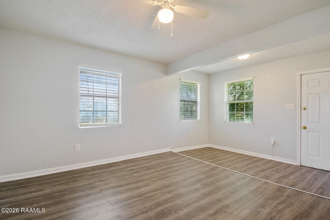 Photo - 715 Central Rd