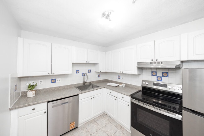 Building Photo - 12 Williamsburg Ct Unit #1