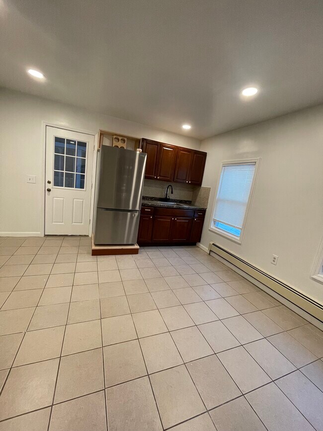 Photo - 49 Carroll St