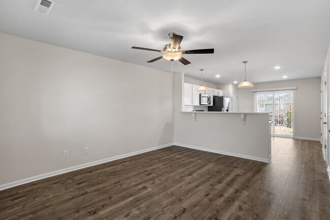 Photo - 1025 Peony Ln