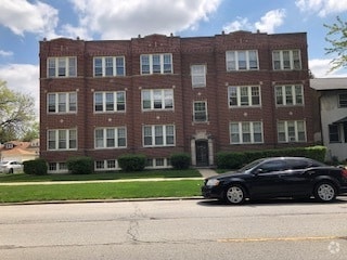 33 & Ridgeland Bldg - 33rd & Ridgeland Ave Rental
