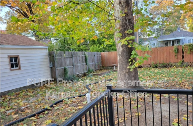 Photo - 310 SW Hillside Dr