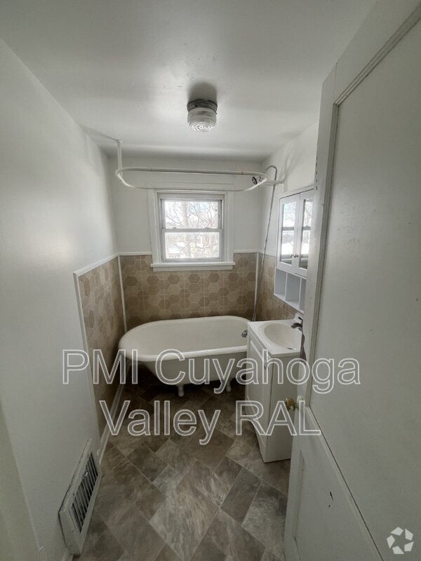 Building Photo - 510 Hammel St Unit Apt 4