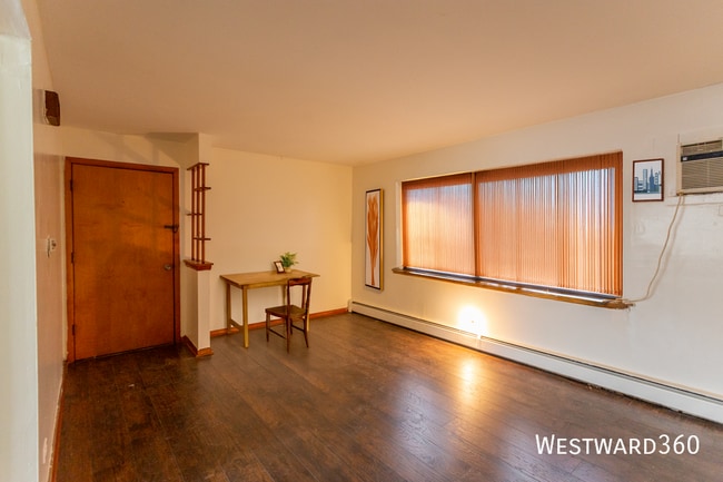 Building Photo - 8745 S Cottage Grove Ave Unit 2B