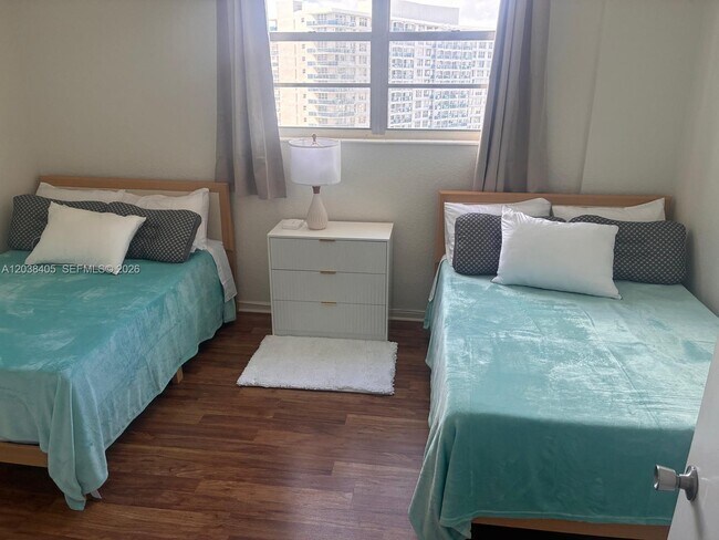 Building Photo - 3901 S Ocean Dr Unit 14Q