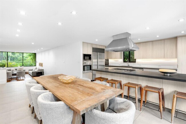 Photo - 2815 Regatta Ave