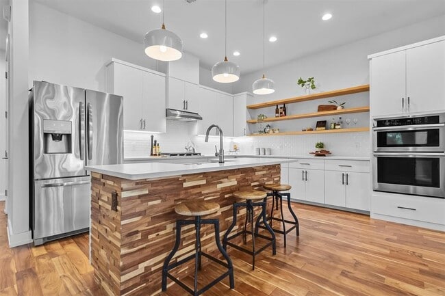 Photo - 2712 Oak Springs Dr