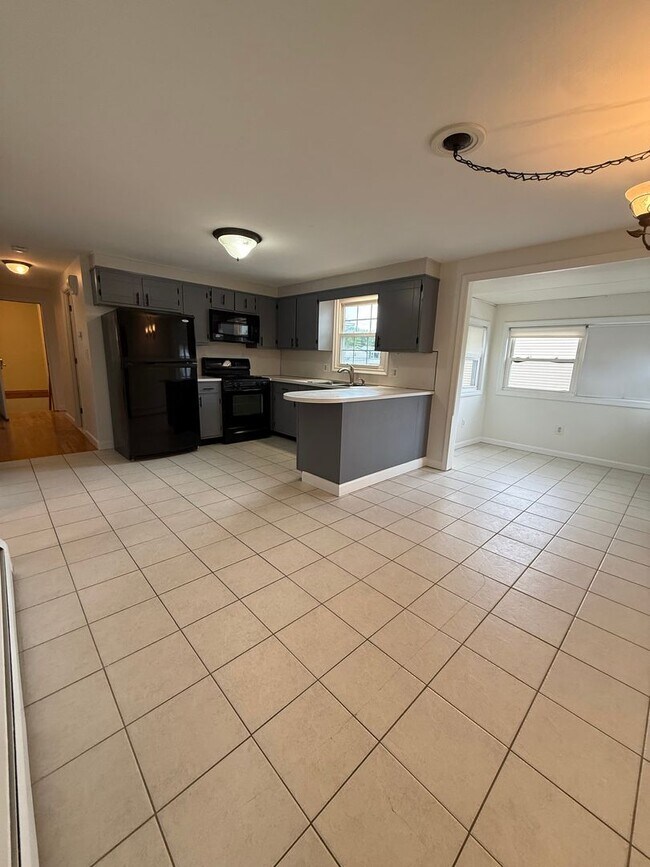 27 Janet Dr Unit 2nd Floor