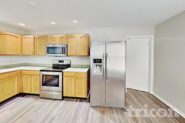 Photo - 746 Streamside Dr