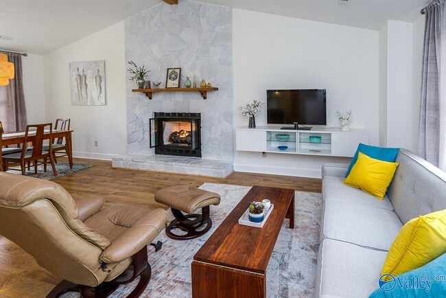 Photo - 208 S Oxford Cir