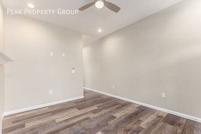 Photo - 1363 Summit St