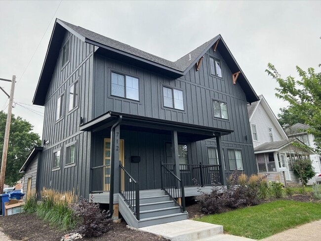 Building Photo - Modern 10 bedroom house close to U of M Ca...