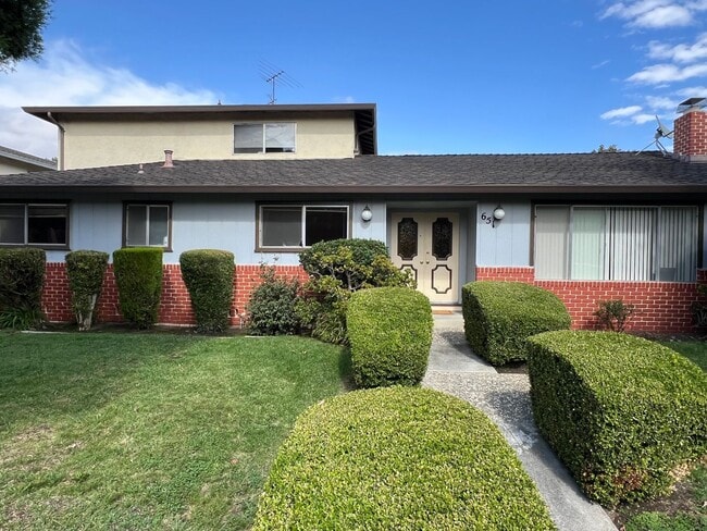 Building Photo - 651 Belladonna Ct Unit 02