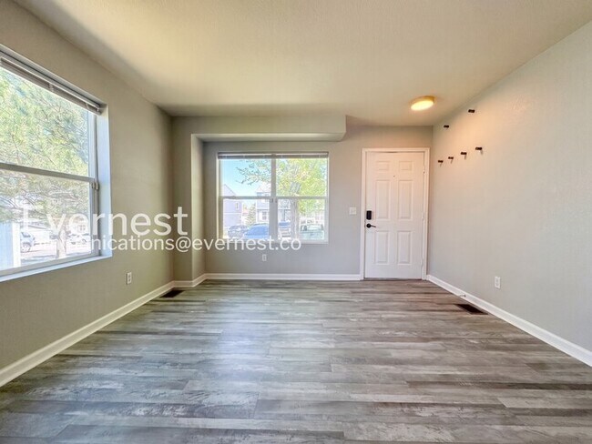 Photo - 2040 Oakcrest Cir