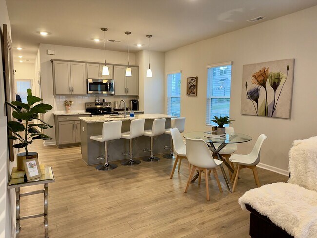 Photo - 2906 Sloan Dr