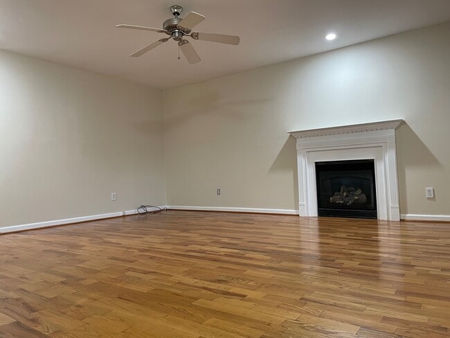 Photo - 685 Garibaldi St SW