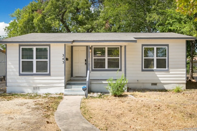 Building Photo - Charming 3-Bedroom Home in Coliseum-Willow...