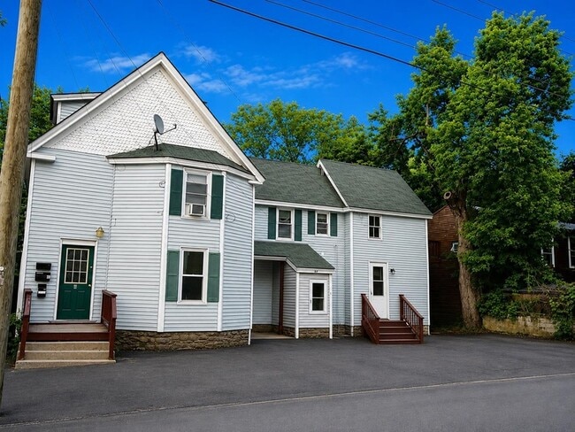 Building Photo - 11 Elm St Unit 2