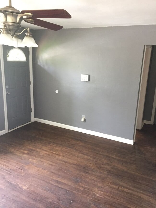 Building Photo - Beautifully Updated 3 Bedroom House! Comin...