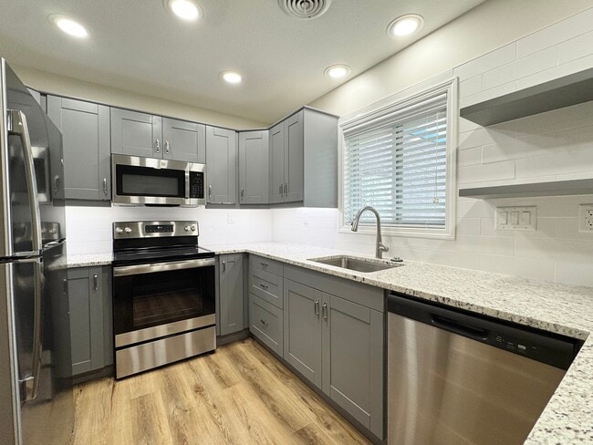 Photo - 517 Gillis St